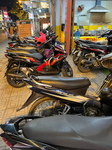 Cho thuê nguyên căn nhà mặt tiền Đồng Đen P11 quận Tân Bình.